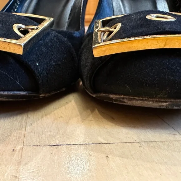 GUCCI Black suede Block Heel with gold buckle pump, 37/7,   GD1203 - Picture 10 of 10